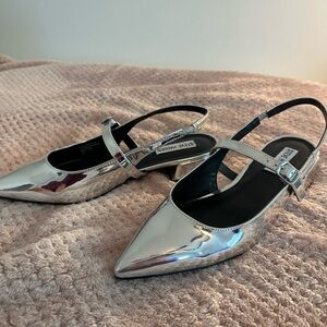 STEVE MADDEN Silver Slingback Block Heel